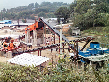 河南三門(mén)峽石頭破碎生產(chǎn)線(xiàn)現(xiàn)場(chǎng)
