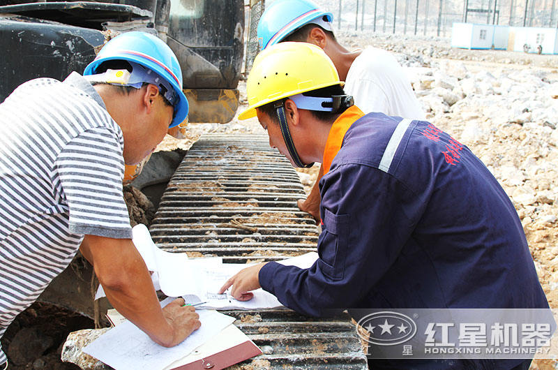 紅星機(jī)器技術(shù)人員為客戶(hù)現(xiàn)場(chǎng)指導(dǎo)