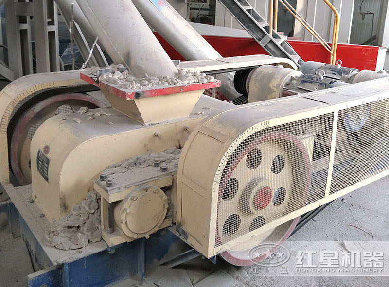 對(duì)輥制砂機(jī)作業(yè)現(xiàn)場(chǎng)實(shí)拍 對(duì)輥制砂機(jī)作業(yè)現(xiàn)場(chǎng)實(shí)拍