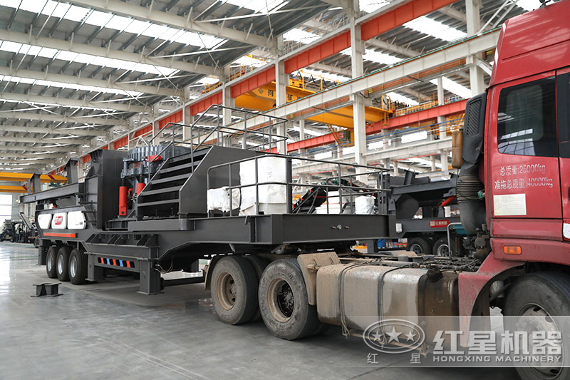 車載磕沙機(jī)車頭牽引下直接拉到現(xiàn)場(chǎng) 車載磕沙機(jī)車頭牽引下直接拉到現(xiàn)場(chǎng)