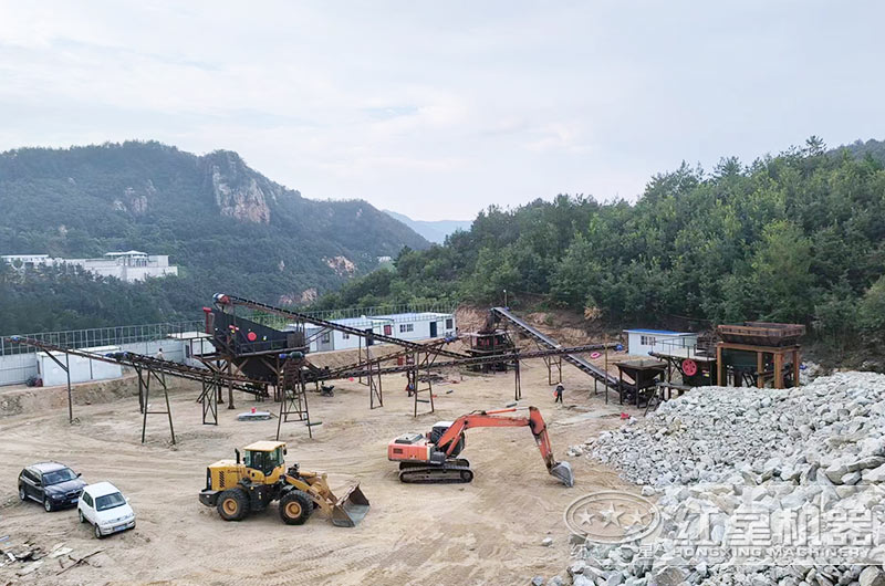 巖石碎石機工作現(xiàn)場圖片 巖石碎石機工作現(xiàn)場圖片