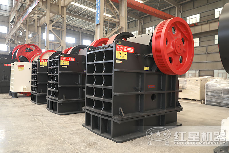 顎式破碎機(jī)型號規(guī)格多，400鄂破更受歡迎