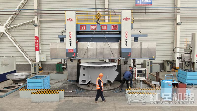 紅星機(jī)器碎石機(jī)廠家生產(chǎn)車間 紅星機(jī)器碎石機(jī)廠家生產(chǎn)車間