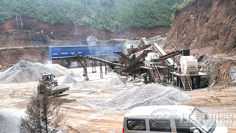 小型粉碎機配置的制砂生產現(xiàn)場 小型粉碎機配置的制砂生產現(xiàn)場