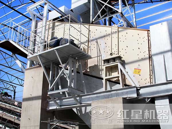 生產(chǎn)線上振動(dòng)篩特寫 生產(chǎn)線上振動(dòng)篩特寫