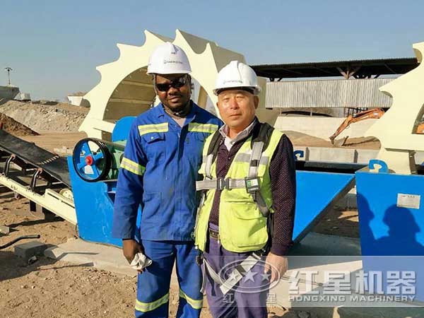 紅星技術(shù)人員在印度張客戶安裝調(diào)試現(xiàn)場(chǎng)合影留念 紅星技術(shù)人員在印度張客戶安裝調(diào)試現(xiàn)場(chǎng)合影留念