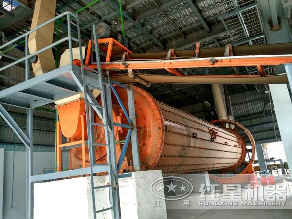 大型球磨機(jī)作業(yè)現(xiàn)場(chǎng) 大型球磨機(jī)作業(yè)現(xiàn)場(chǎng)