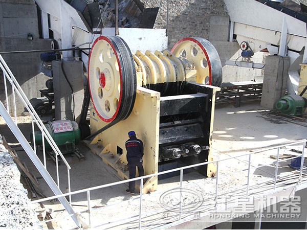 紅星廠家為用戶安裝鄂式破碎機 紅星廠家為用戶安裝鄂式破碎機