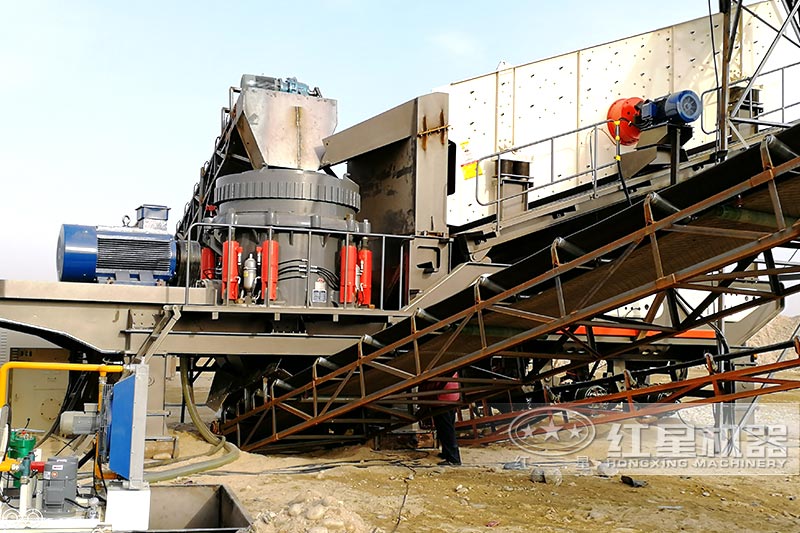 流動式粉碎機石料場現(xiàn)場