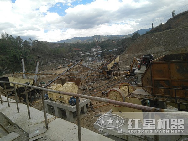 紅星礦石粉碎機(jī)現(xiàn)場(chǎng) 紅星礦石粉碎機(jī)現(xiàn)場(chǎng)