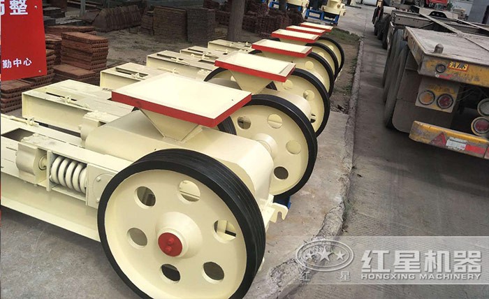 紅星頁(yè)巖對(duì)輥制砂機(jī) 紅星頁(yè)巖對(duì)輥制砂機(jī)