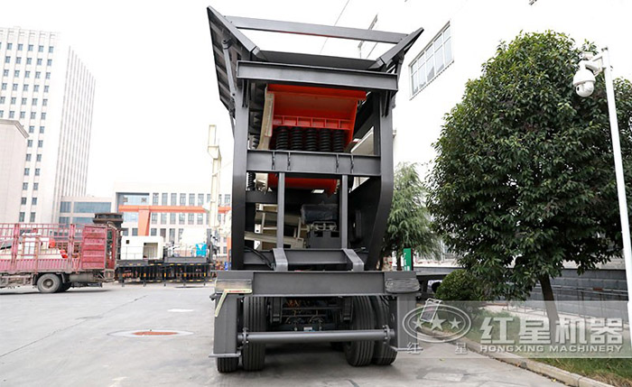 移動(dòng)制砂機(jī)鵝卵石篩分裝置 移動(dòng)制砂機(jī)鵝卵石篩分裝置