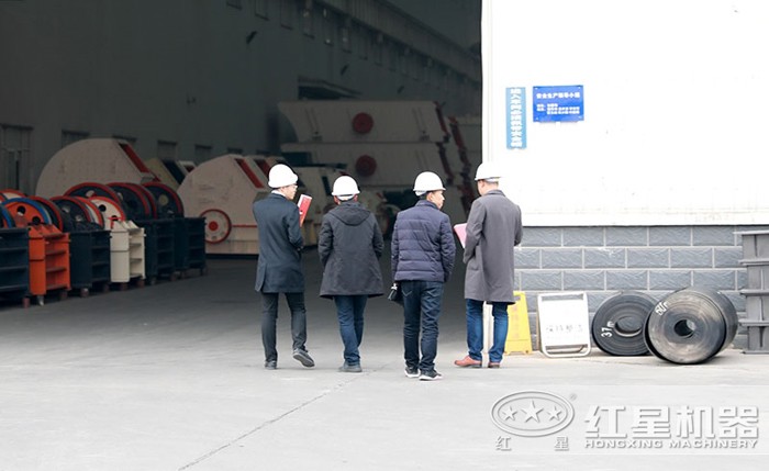 鄂式粗碎機(jī)車(chē)間考察