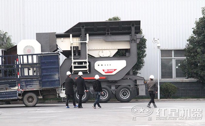 用戶到廠參觀輪胎移動破碎機 用戶到廠參觀輪胎移動破碎機