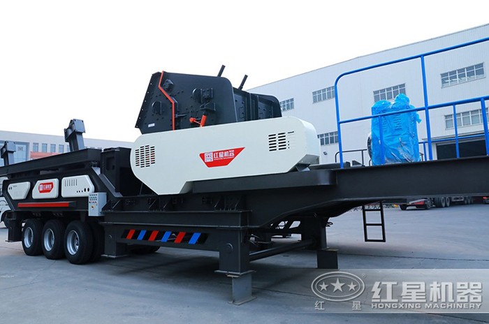 搭載反擊破的車載粉石機(jī) 搭載反擊破的車載粉石機(jī)