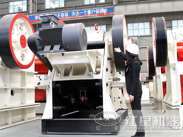 玄武巖破碎機(jī)破碎深腔、電機(jī)裝置細(xì)節(jié)