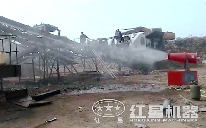 石灰石移動打沙機噴淋裝置作業(yè)現(xiàn)場 石灰石移動打沙機噴淋裝置作業(yè)現(xiàn)場
