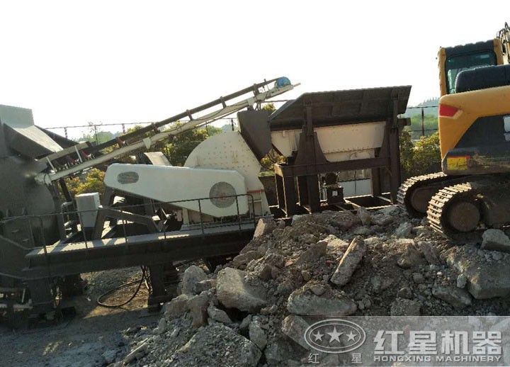 移動(dòng)重錘式破碎站特寫 移動(dòng)重錘式破碎站特寫