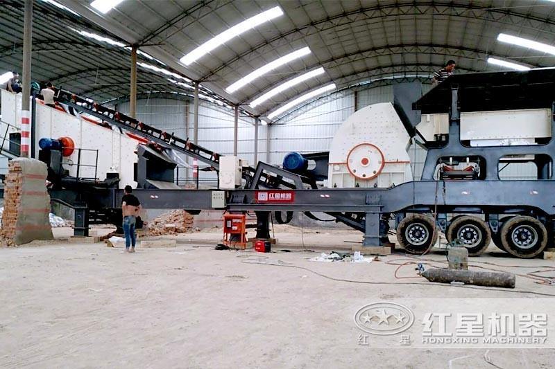 紅星重錘移動破碎車現(xiàn)場 紅星重錘移動破碎車現(xiàn)場