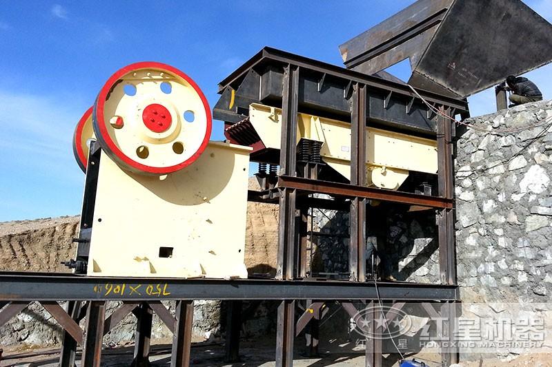 山東打石頭現(xiàn)場，配置紅星機器的打石頭機效能高