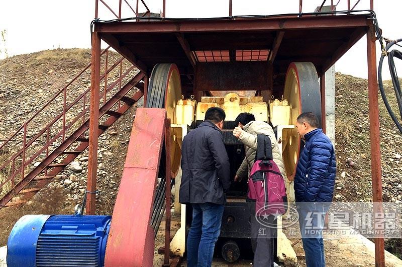 顎破機現(xiàn)場展示，紅星客戶就近現(xiàn)場參觀