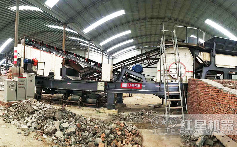 環(huán)保型移動式渣土粉碎機(jī)現(xiàn)場 環(huán)保型移動式渣土粉碎機(jī)現(xiàn)場