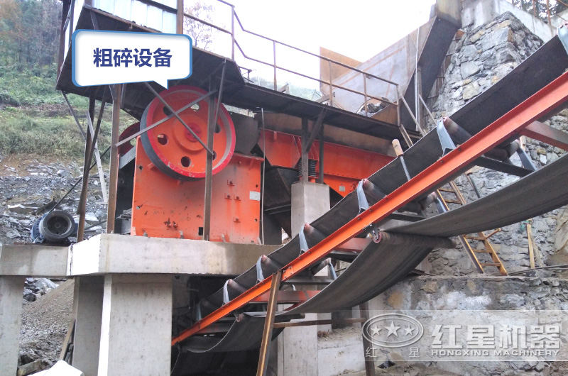 現(xiàn)場(chǎng):粗碎階段 現(xiàn)場(chǎng):粗碎階段