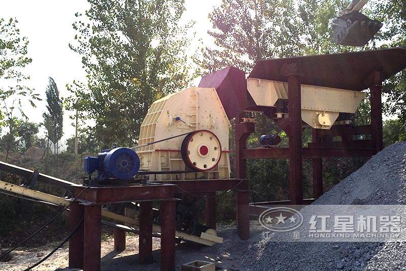 石頭破碎現(xiàn)場，配置重錘破