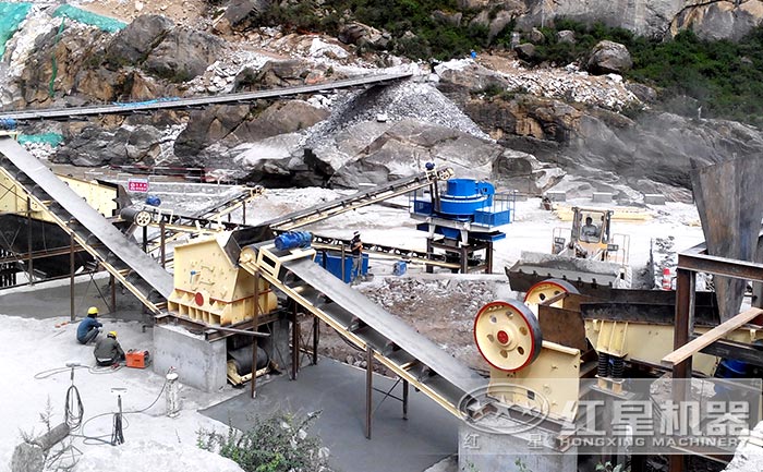 機(jī)制砂加工設(shè)備現(xiàn)場(chǎng)
