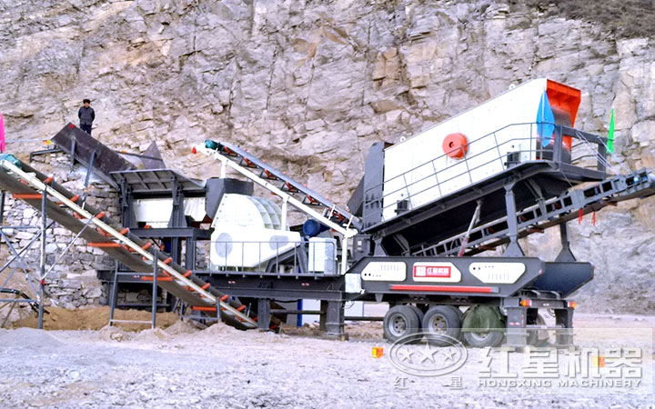 輪式自行重錘式破碎機械車作業(yè)現場，山東客戶，時產120噸