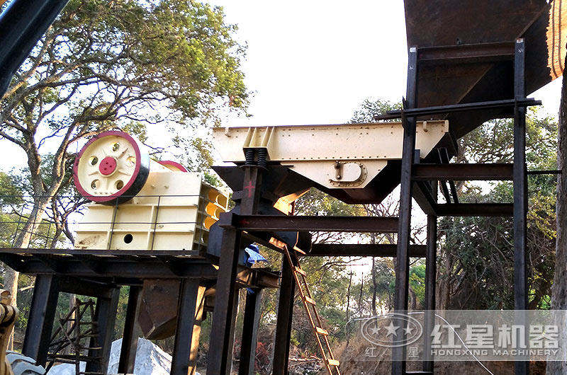 顎式石頭破碎機現(xiàn)場