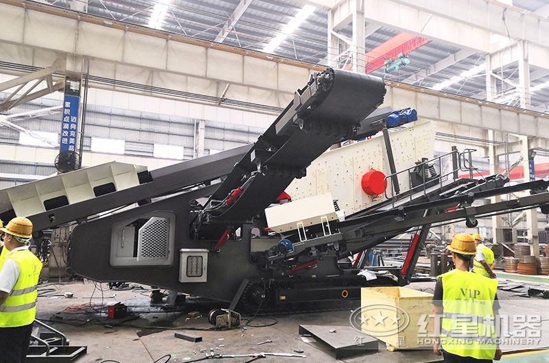 用戶來廠參觀移動(dòng)破碎機(jī)，大力贊賞紅星品質(zhì)