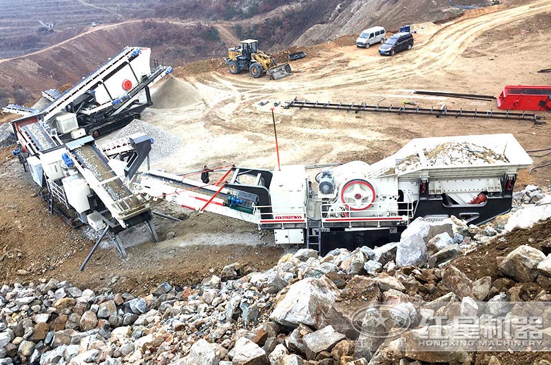 履帶移動式破碎機多機聯(lián)合現(xiàn)場，時產(chǎn)量200噸