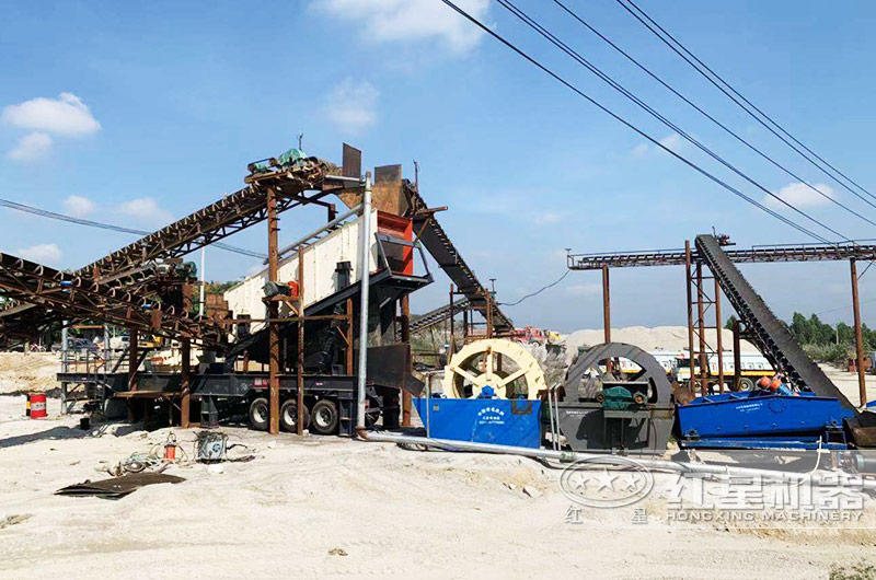 河流石制砂機生產現(xiàn)場
