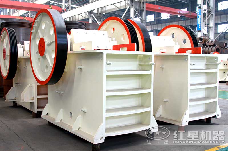PE鄂式破石機(jī)，設(shè)計(jì)簡(jiǎn)單，運(yùn)行穩(wěn)定