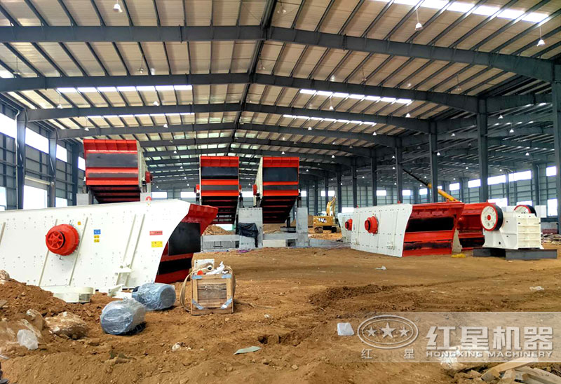 破碎篩分機(jī)客戶安裝現(xiàn)場(chǎng)