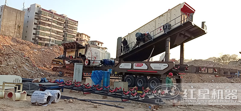 移動錘式破碎機(jī)
